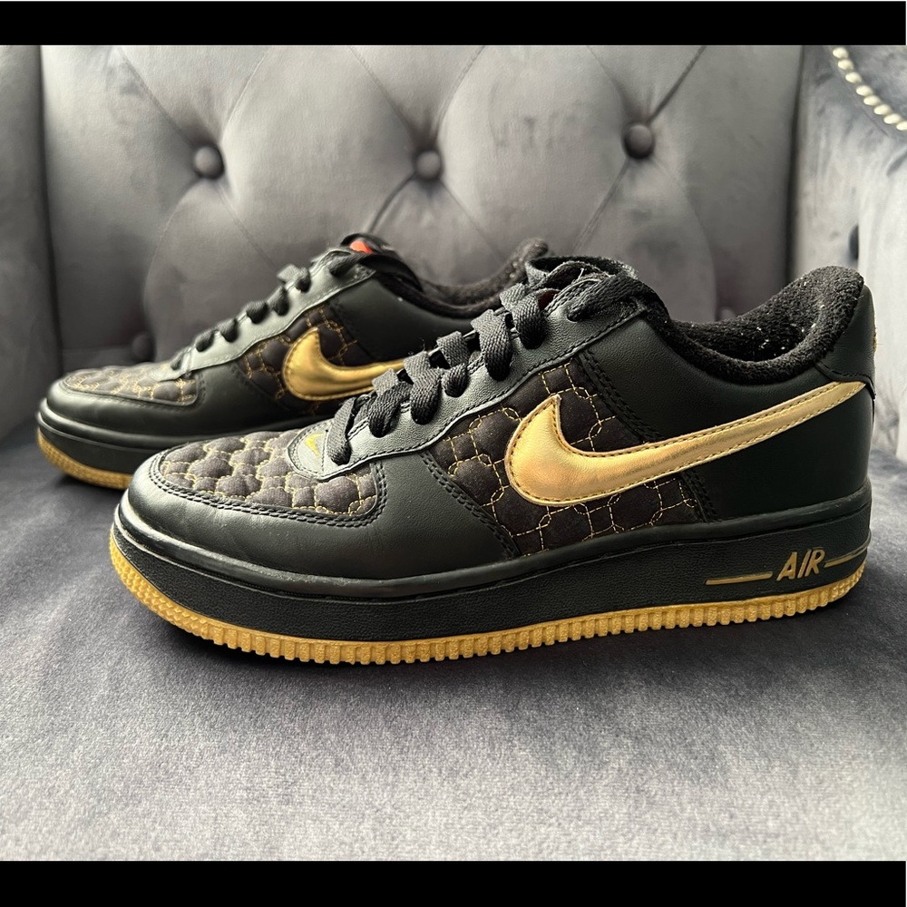 *Rare* Nike Air Force 1s. Black and gold size 6 in womens
